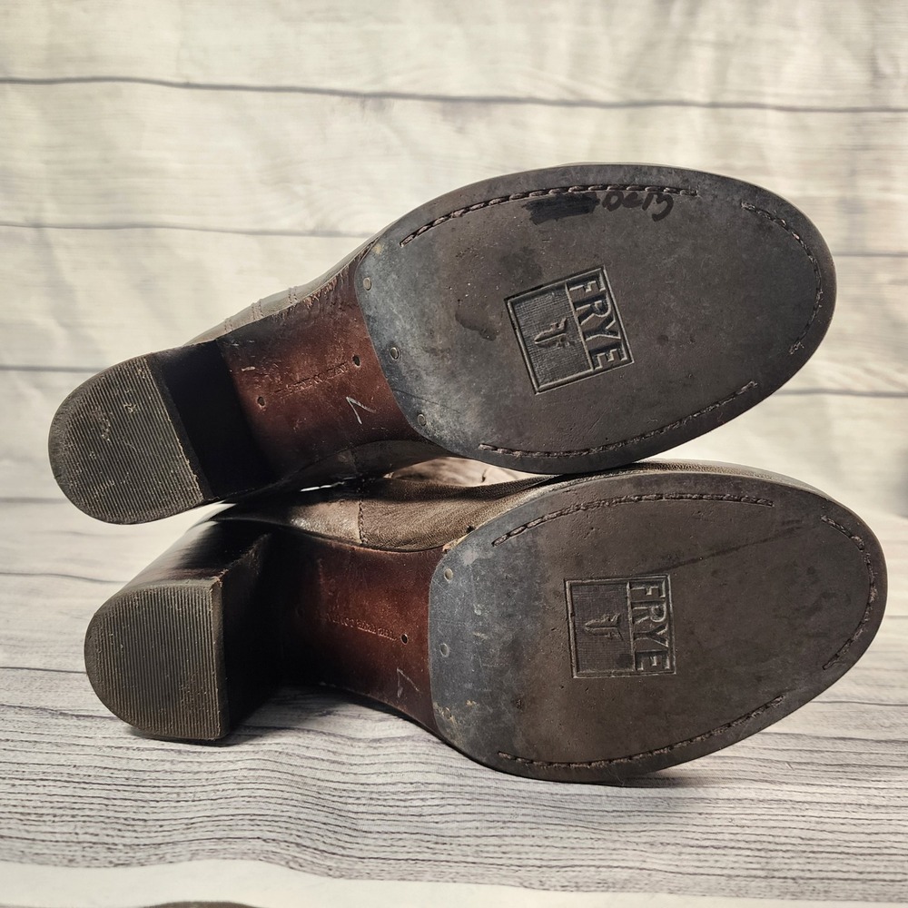Frye Carson Size 7 Shield Tall Boots Dark Brown Distressed Leather Block Heel - Picture 8 of 9